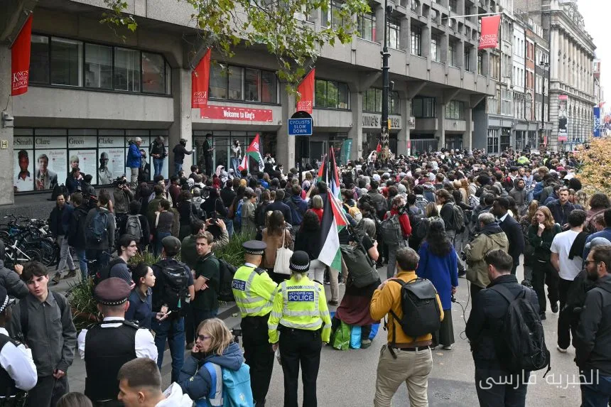دانشگاه کینگ کالج لندن، دانشجوی مصری را پس از تعلیق مجدد ثبت‌نام می‌کند