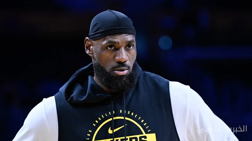 لبرون جیمز در نخستین بازی خود برای فیلادلفیا سیکسرز مقابل بروکلین نتس به میدان رفت